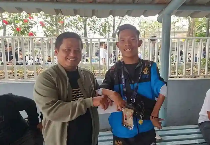 Gus Bus DPRD Gresik Beri Dukungan Penuh M. Ridwan, Atlet Sepak Takraw Adaptif Bawean Peraih Perak Thailand