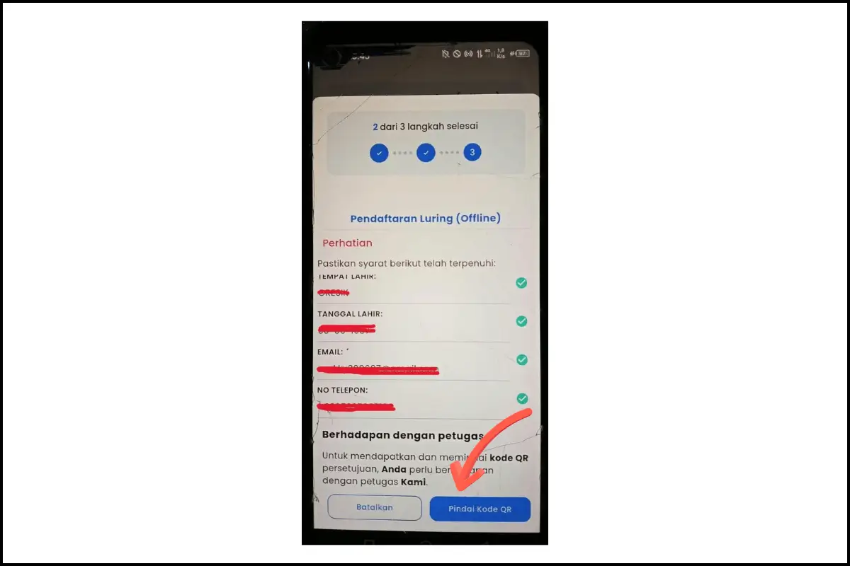 Halaman Berhadapan Dengan Petugas Pindai QR
